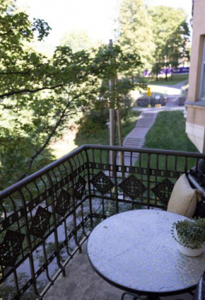 2ndhomes City Center 2BR Apartment by the Finnish National Theatre with Balcony and Park View